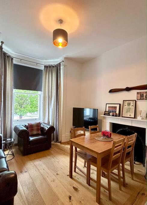 1 Bedroom In Shepherds Bush, Londen