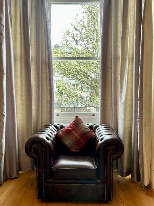 1 Bedroom In Shepherds Bush, * Londen